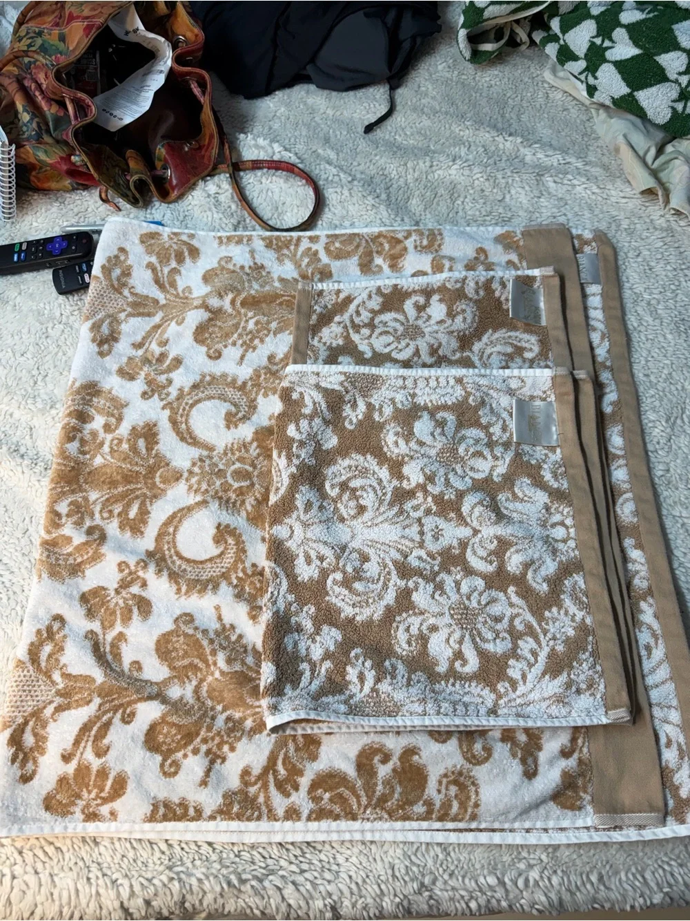 Bianca Exclusive 100% Cotton 3 piece Damask Pattern Towel Set in Beige and White